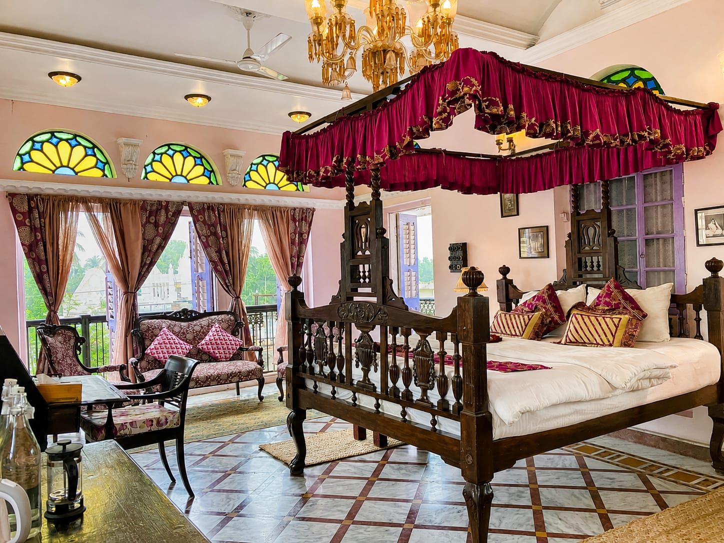 Royal Heritage Suite, maroon canopy bed